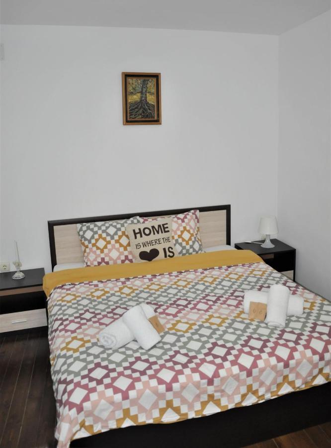Honey I'M Home Apartments เวลีคอเทอร์โนโว ภายนอก รูปภาพ